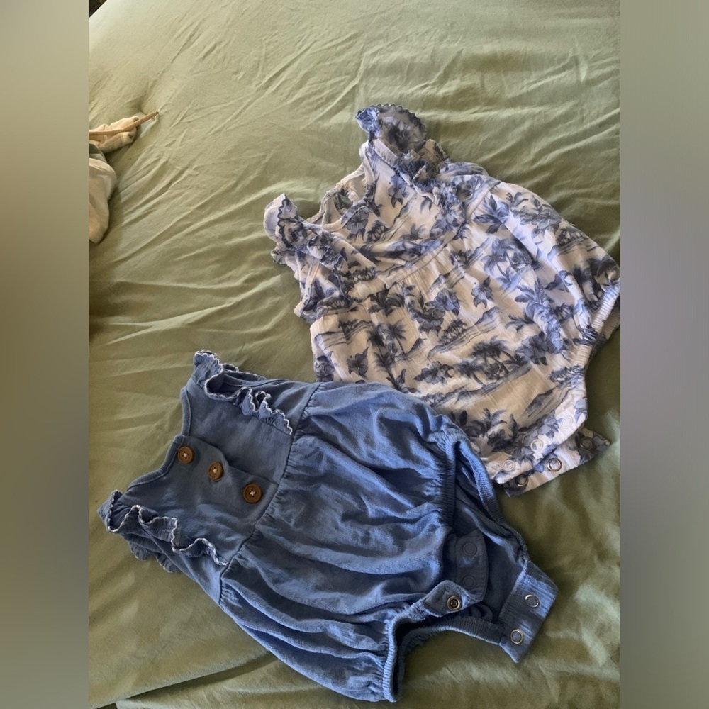 2 bodysuits​